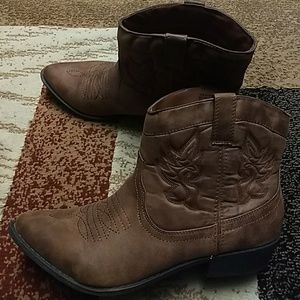 Arizona JeanCo. Boots-Women' Size 10 (Memory Foam)